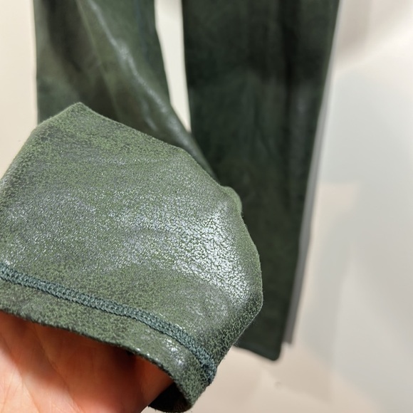 Offline by Aerie Size Large Green Sheen Black Crackle Soft Stretch Leggings - Picture 4 of 9